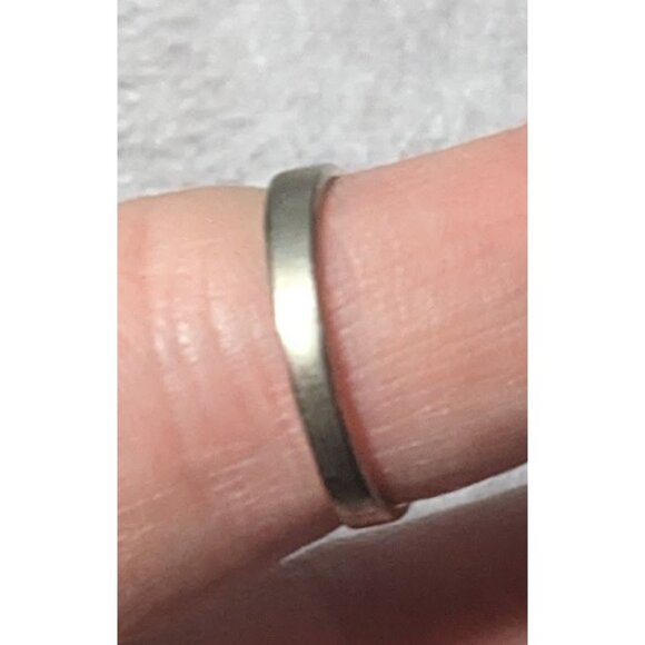 Elegant Gold Tone Ring With Red And Clear Stones Size 7 - Picture 11 of 11